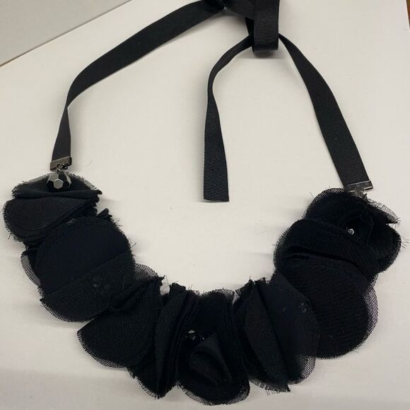 Silk and lace soft necklace - Picture 2 of 4